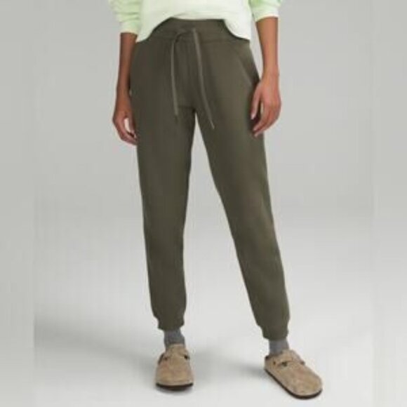 LULULEMON ~ DARK GREEN SCUBA JOGGER PANTS ~ 8 ~ POCKETS - Picture 1 of 6
